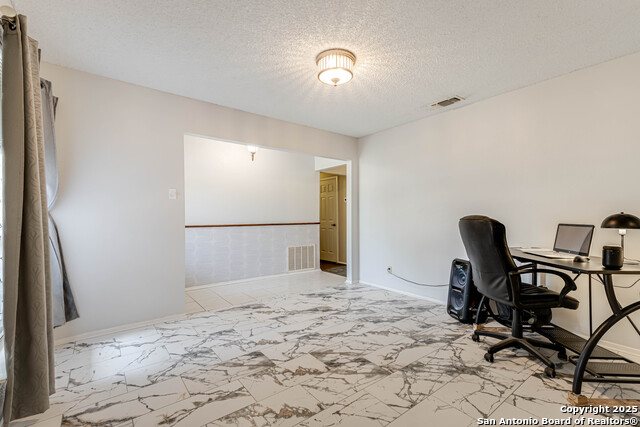 Image 5 of 28 For 5914 Oak Country