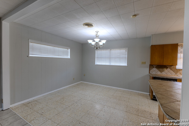 Image 12 of 39 For 717 Skylane