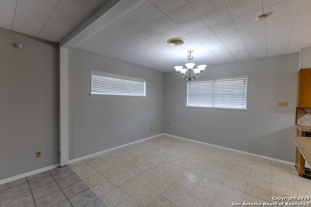 Image 13 of 39 For 717 Skylane