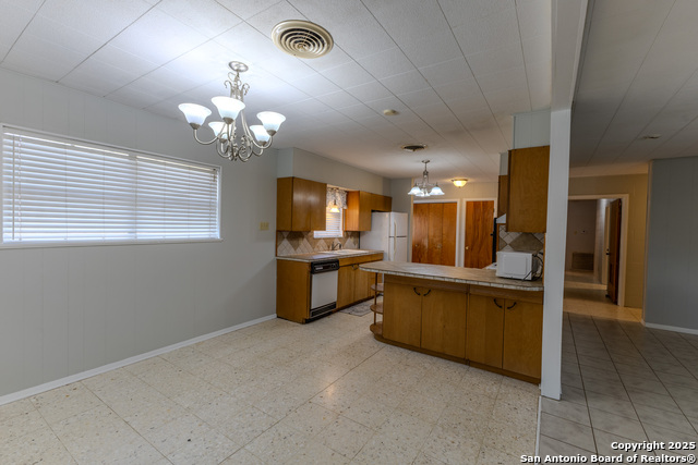 Image 14 of 39 For 717 Skylane