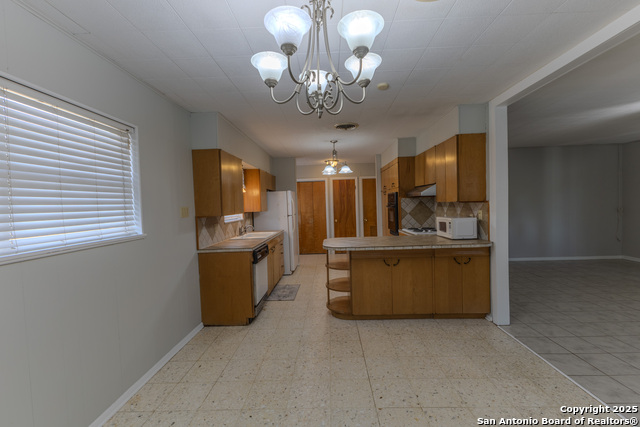 Image 15 of 39 For 717 Skylane