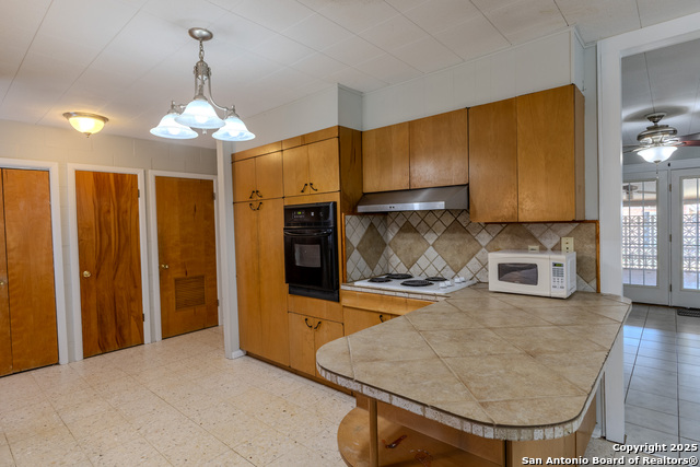 Image 17 of 39 For 717 Skylane