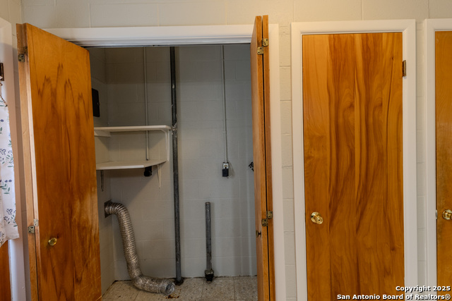 Image 21 of 39 For 717 Skylane