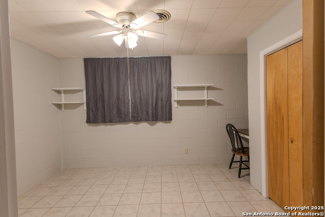 Image 24 of 39 For 717 Skylane