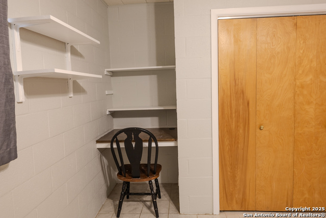 Image 25 of 39 For 717 Skylane