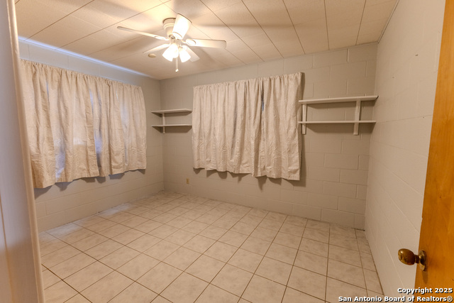 Image 29 of 39 For 717 Skylane