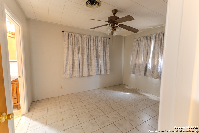 Image 30 of 39 For 717 Skylane