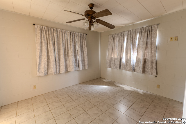 Image 31 of 39 For 717 Skylane