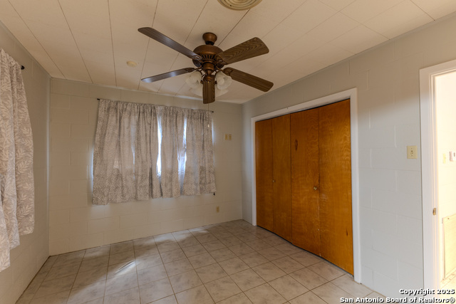 Image 32 of 39 For 717 Skylane