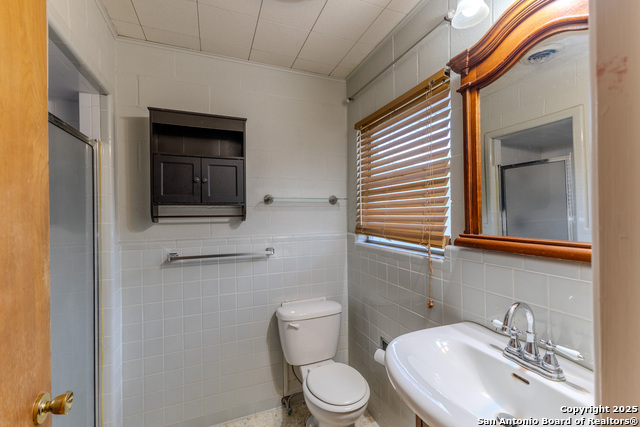 Image 33 of 39 For 717 Skylane