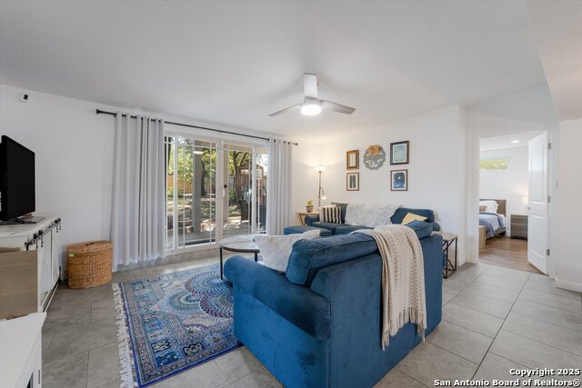 Listing photo id 8 for 614 Larkwood Dr