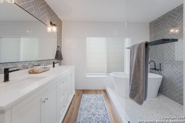 Listing photo id 12 for 614 Larkwood Dr