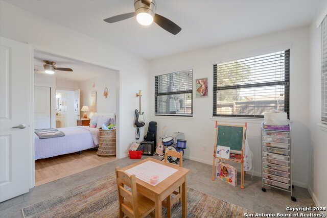 Listing photo id 16 for 614 Larkwood Dr