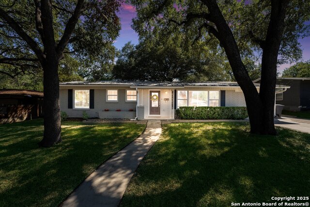 Listing photo id 0 for 614 Larkwood Dr