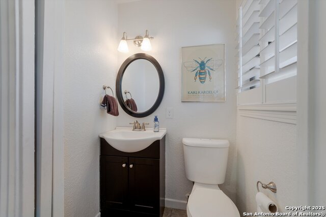 Listing photo id 19 for 614 Larkwood Dr