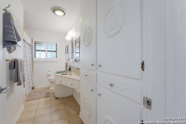 Listing photo id 21 for 614 Larkwood Dr