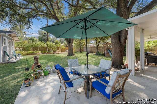 Listing photo id 25 for 614 Larkwood Dr