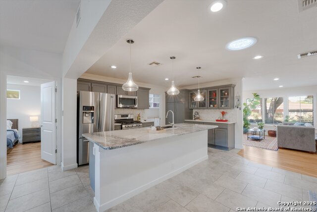Listing photo id 1 for 614 Larkwood Dr