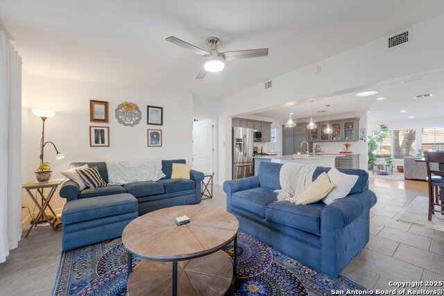 Listing photo id 7 for 614 Larkwood Dr