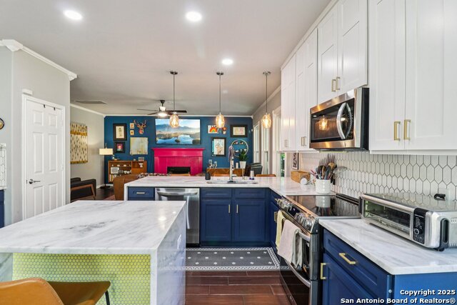 Listing photo id 10 for 2159 Redwoods Crest