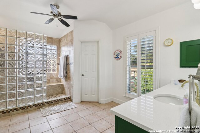 Listing photo id 20 for 2159 Redwoods Crest