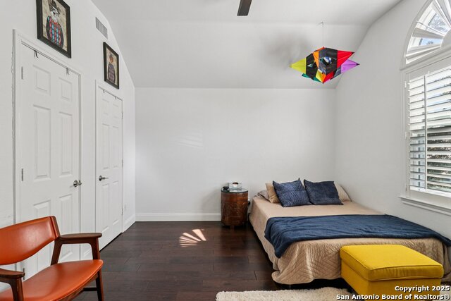 Listing photo id 24 for 2159 Redwoods Crest