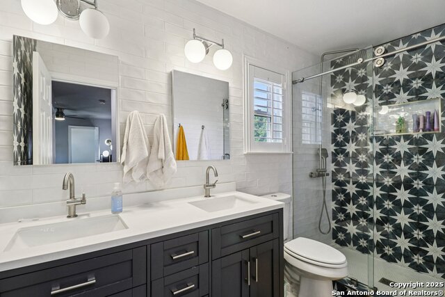 Listing photo id 26 for 2159 Redwoods Crest