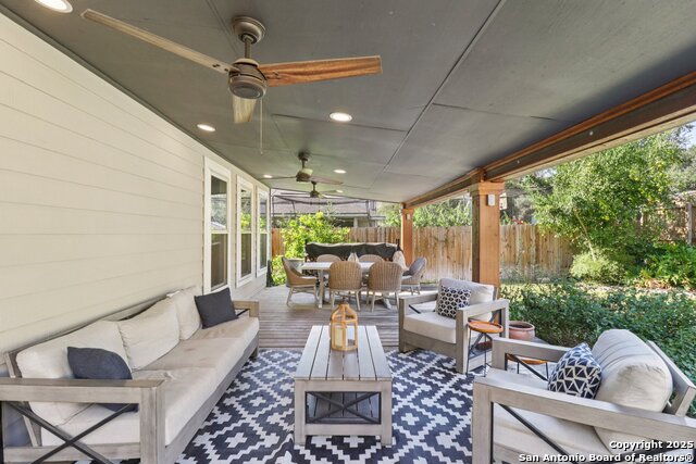 Listing photo id 32 for 2159 Redwoods Crest