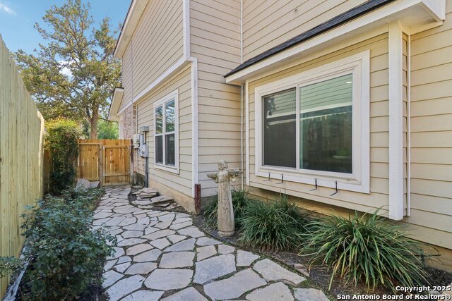 Listing photo id 38 for 2159 Redwoods Crest