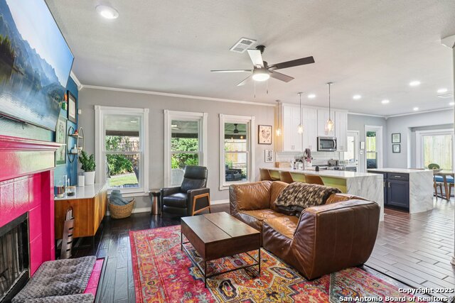 Listing photo id 7 for 2159 Redwoods Crest