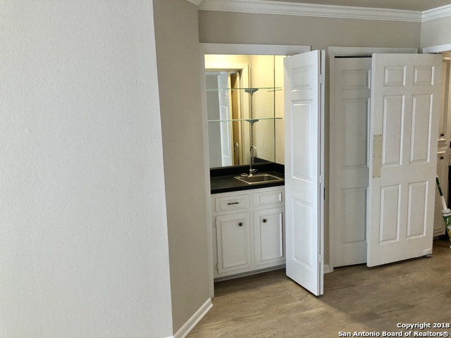 Image 10 of 14 For 5359 Fredericksburg Rd  504