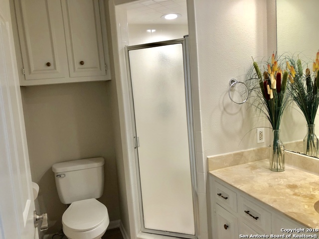 Image 5 of 14 For 5359 Fredericksburg Rd  504