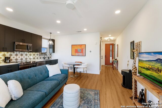 Image 5 of 17 For 2165 Gabriels Pl 1314