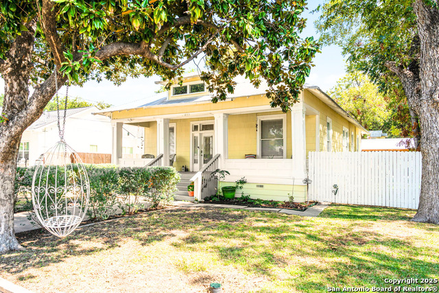 Image 2 of 48 For 843 Cross