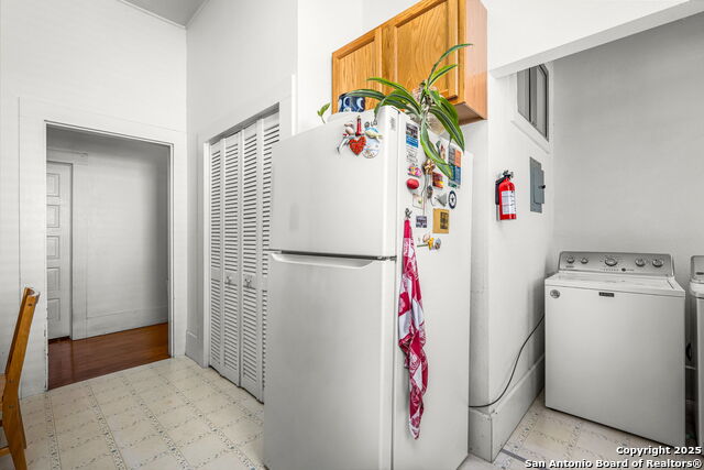 Image 30 of 48 For 843 Cross