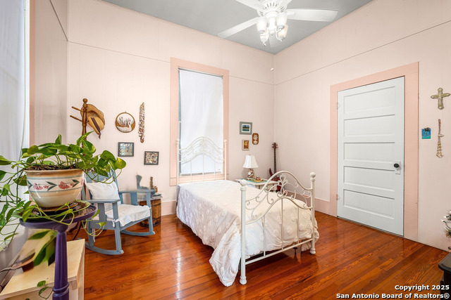 Image 33 of 48 For 843 Cross