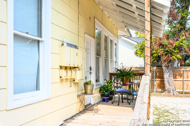 Image 38 of 48 For 843 Cross