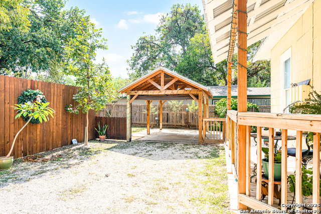 Image 39 of 48 For 843 Cross