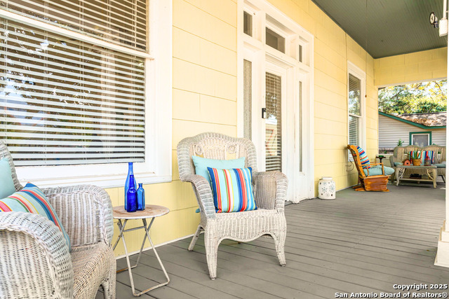 Image 4 of 48 For 843 Cross