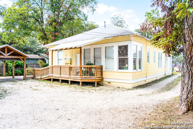 Image 40 of 48 For 843 Cross