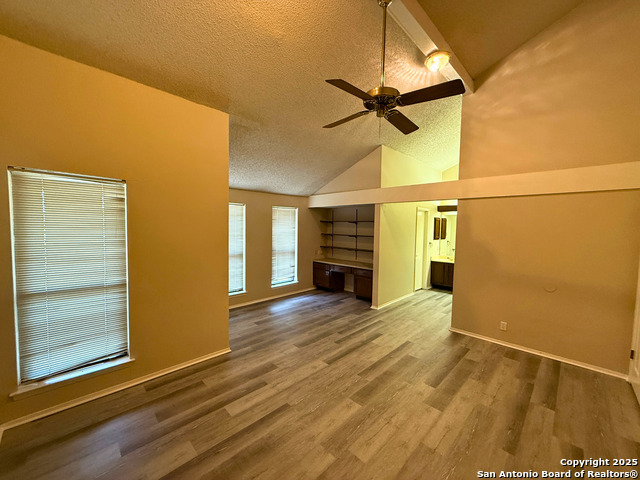 Listing photo id 9 for 5127 Timber Trace