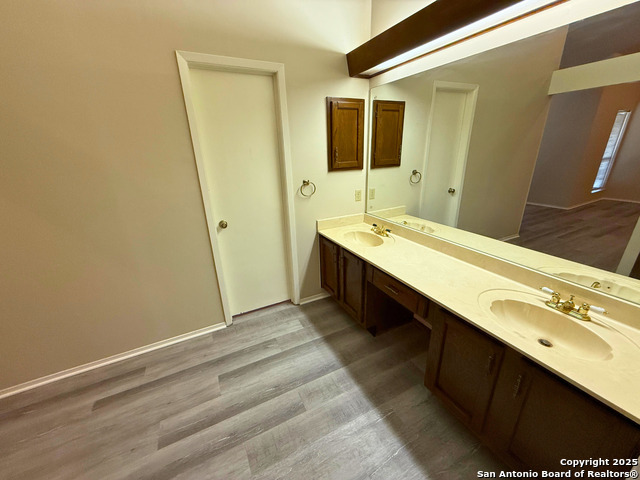 Listing photo id 11 for 5127 Timber Trace