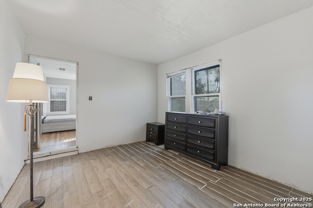 Image 17 of 25 For 118 Raleigh Place