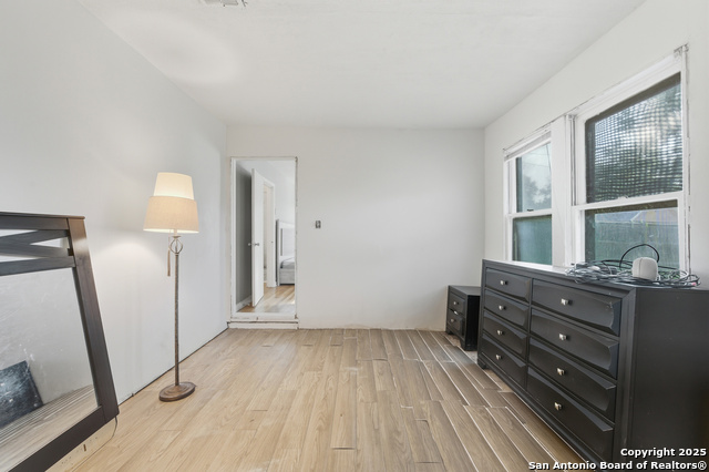 Image 18 of 25 For 118 Raleigh Place