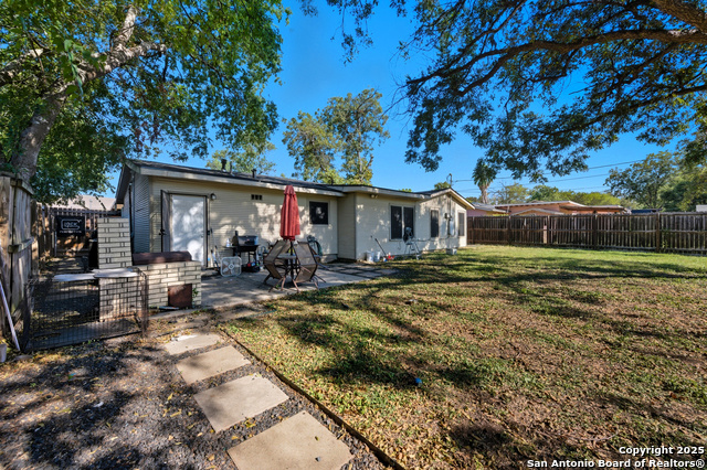 Image 21 of 25 For 118 Raleigh Place