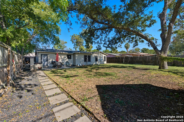 Image 22 of 25 For 118 Raleigh Place