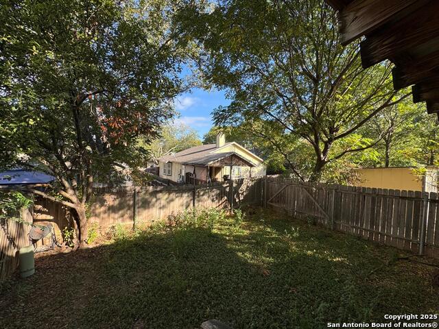 Listing photo id 12 for 12205 Stoney Xing