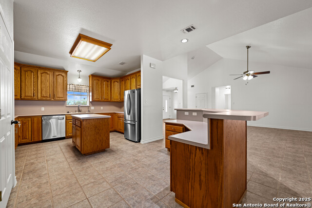 Listing photo id 12 for 6505 Fm 541  