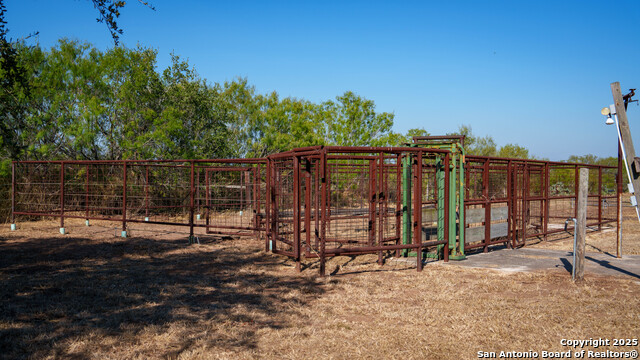 Listing photo id 25 for 6505 Fm 541  