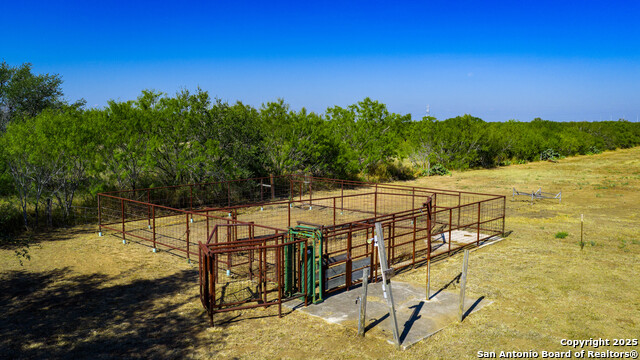 Listing photo id 26 for 6505 Fm 541  